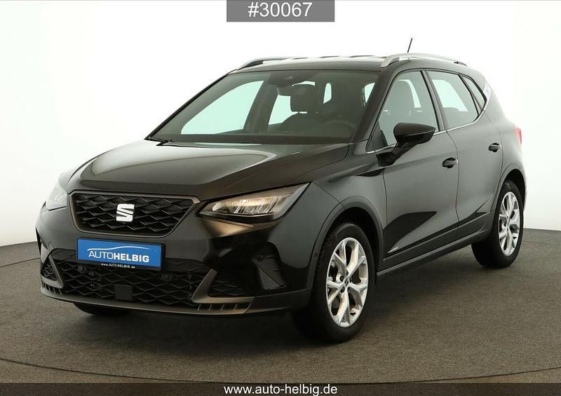 Mitternachtsschwarz metallic Gebraucht 2024 Seat Arona FR SUV | 21.490 € (Guter Preis) - Bild 1/4