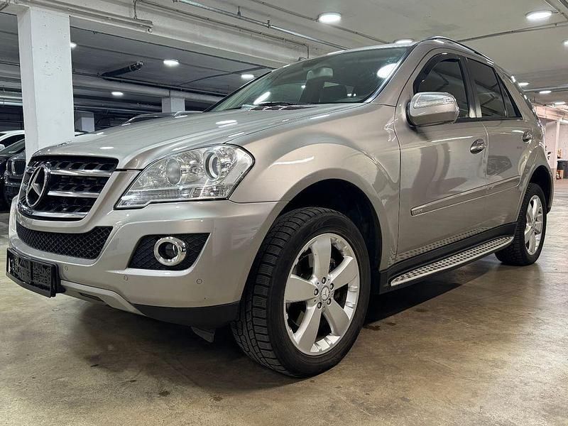 Silber Gebraucht 2009 Mercedes ML320 SUV | 12.999 € (Etwas zu teuer) - Bild 1/4