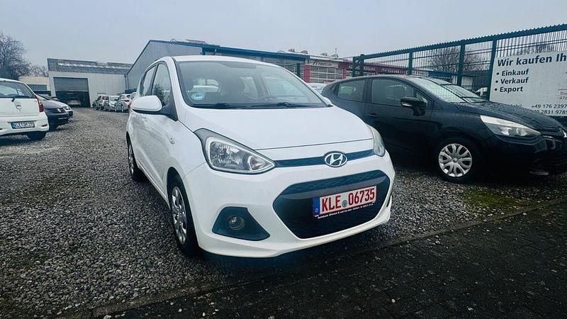 Gebraucht Hyundai i10 Trend 69 PS (50 kW) 2016 Weiß Kleinwagen