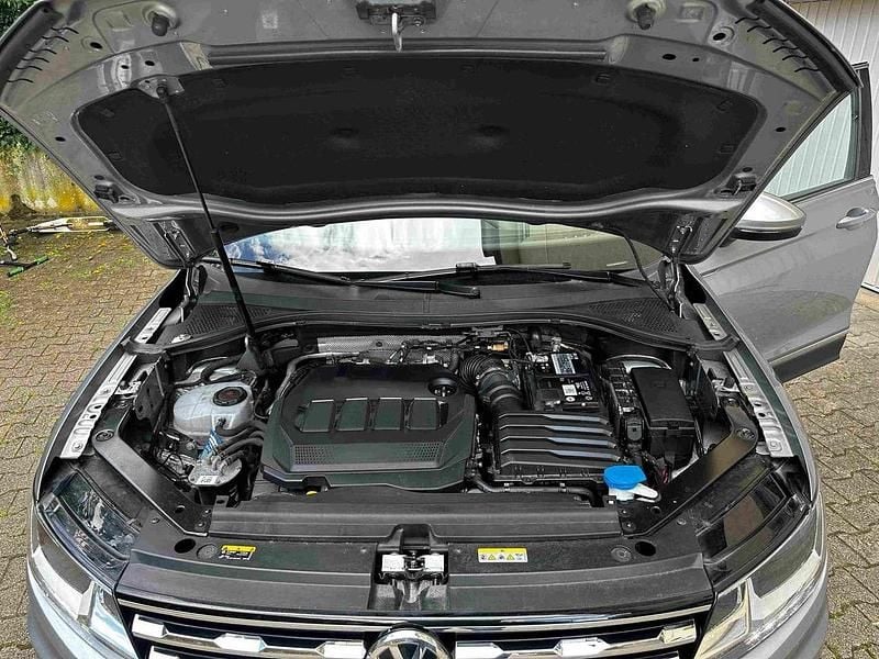 Silber Gebraucht 2021 VW Tiguan Allspace Comfortline SUV | 31.900 € (Guter Preis) - Bild 1/4