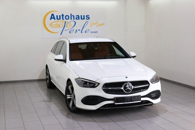 Weiß Gebraucht 2021 Mercedes C300 Limousine | 31.990 € (Fairer Preis) - Bild 1/4