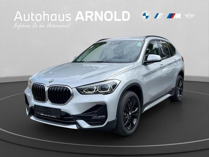 Glaciersilber Gebraucht 2021 BMW X1 Sport Line SUV | 28.910 € (Fairer Preis) - Bild 1/4