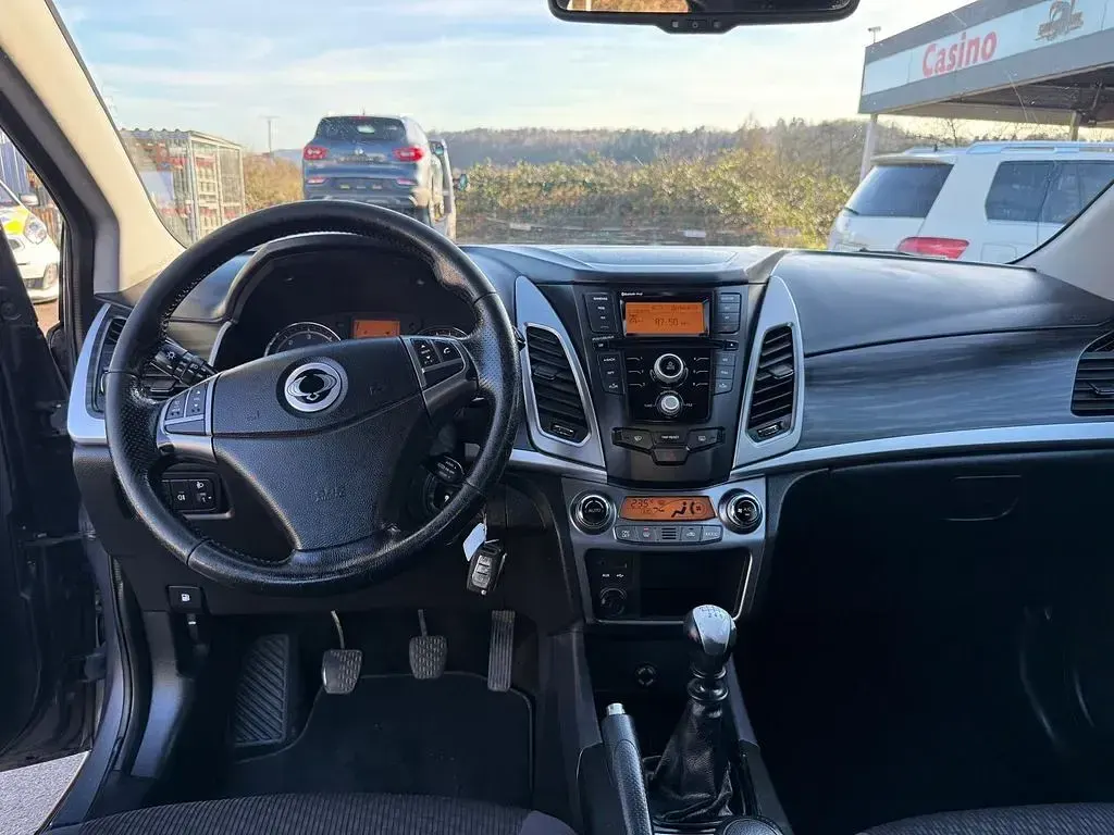 Gebraucht SsangYong Korando Quartz 150 PS (110 kW) 2015 Grau SUV