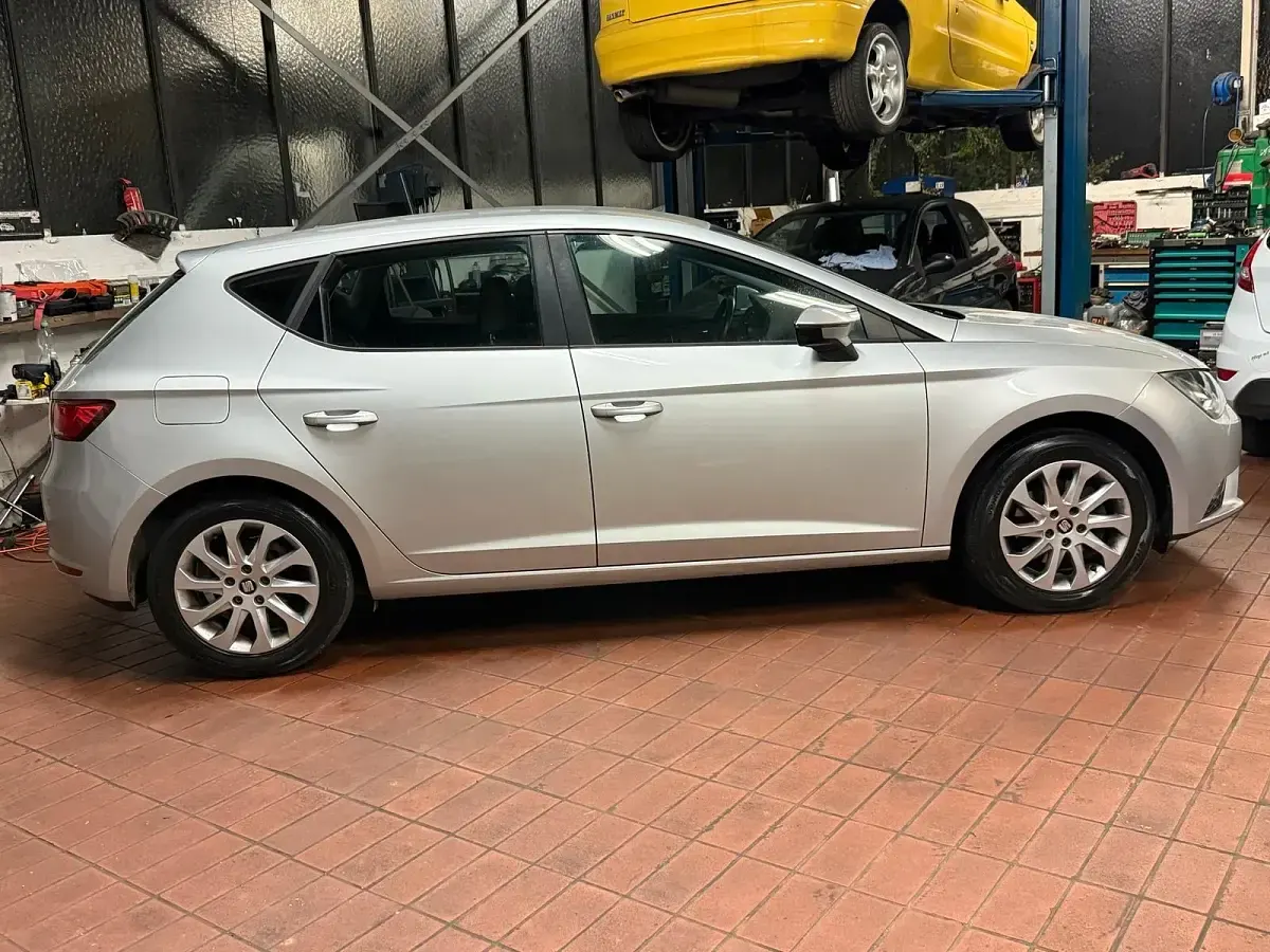 Gebraucht Seat Leon 105 PS (77 kW) 2013 Silber Limousine