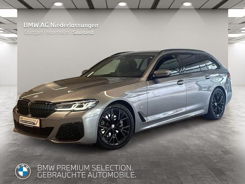 Grau Gebraucht 2022 BMW 520 M Sport Kombi | 44.590 € (Teuer) - Bild 1/4