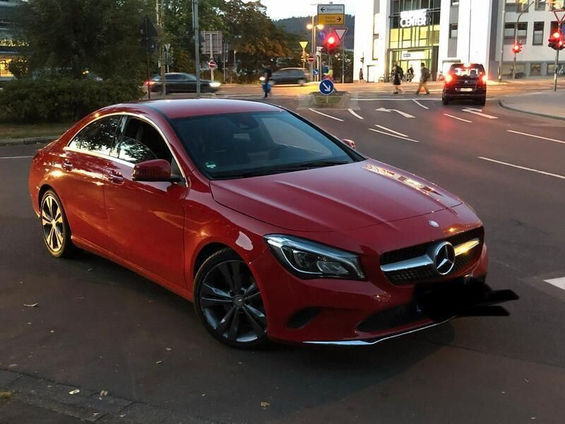Rot Gebraucht 2016 Mercedes CLA220 AMG line Limousine | 15.500 € (Guter Preis) - Bild 1/4
