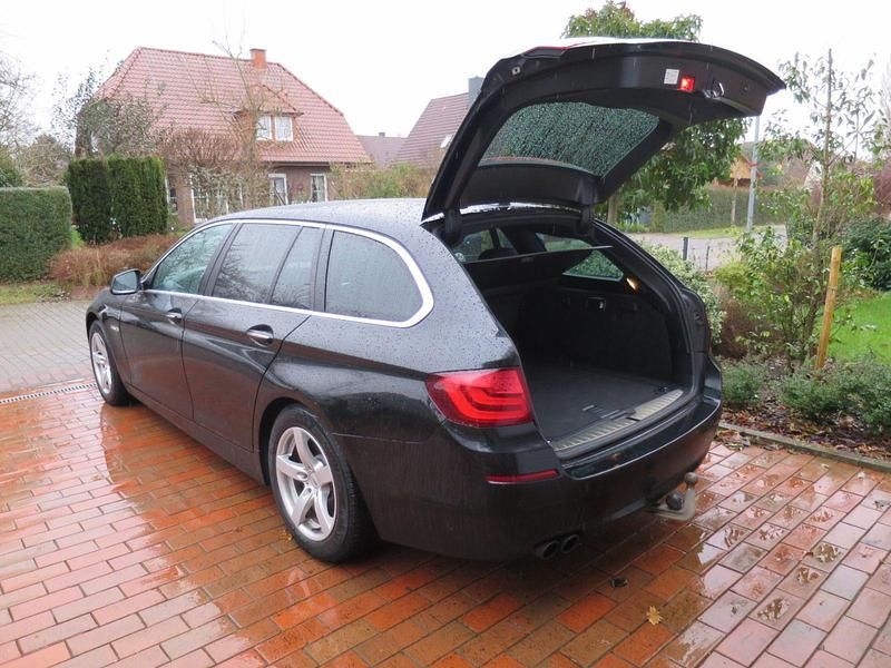 Schwarz Gebraucht 2012 BMW 520 Sport Line Kombi | 8.900 € (Fairer Preis) - Bild 1/4