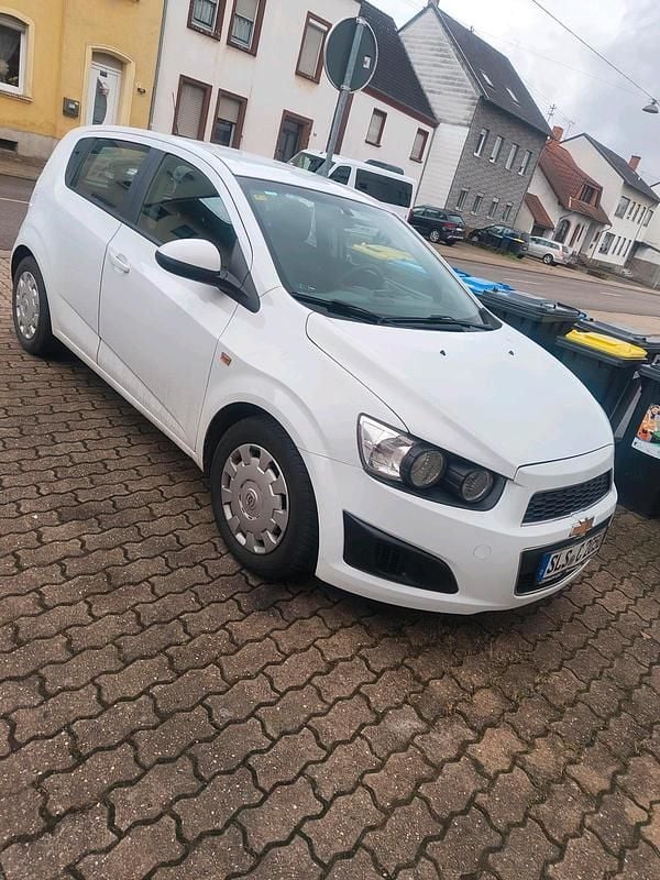 Weiß Gebraucht 2013 Chevrolet Aveo Kleinwagen | 6.800 € (Etwas zu teuer) - Bild 1/4