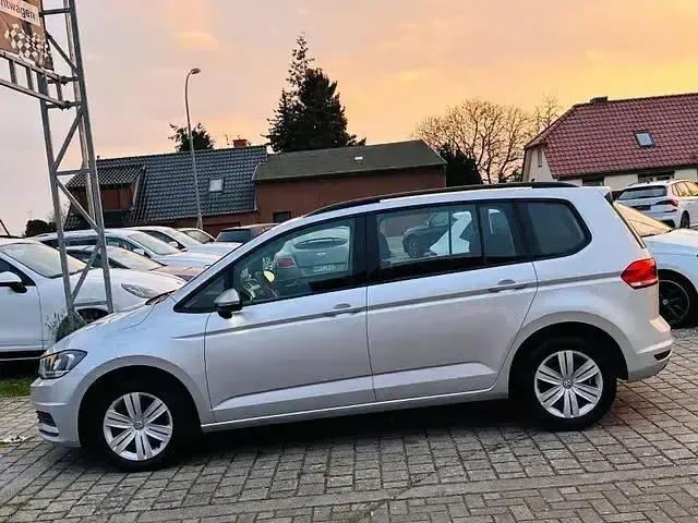 Second-hand VW Touran 150 CP (110 kW) 2019 Argintiu Monovolum