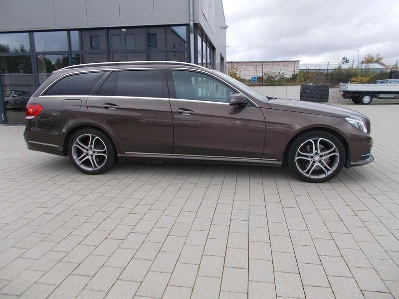 Gebraucht Mercedes E200 184 PS (135 kW) 2015 Dolomitbraun Kombi