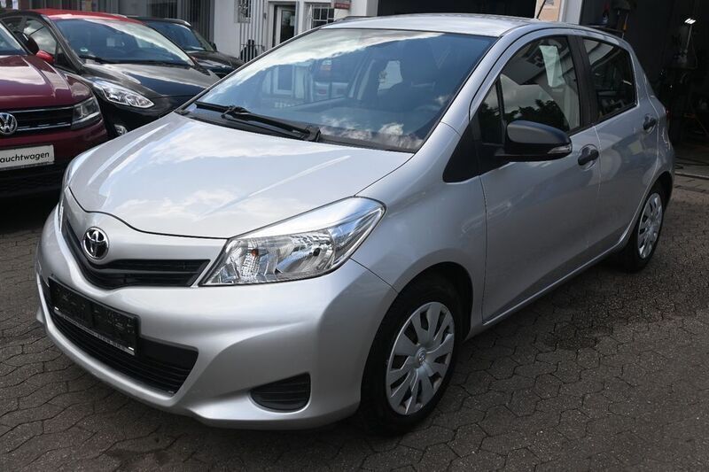 Silber Gebraucht 2012 Toyota Yaris Limousine | 5.998 € (Fairer Preis) - Bild 1/4