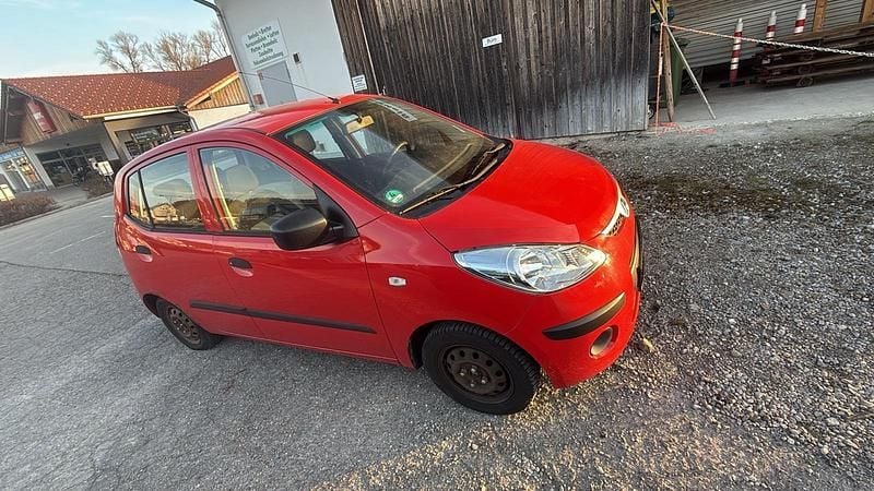 Gebraucht Hyundai i10 75 PS (55 kW) 2009 Rot Kleinwagen