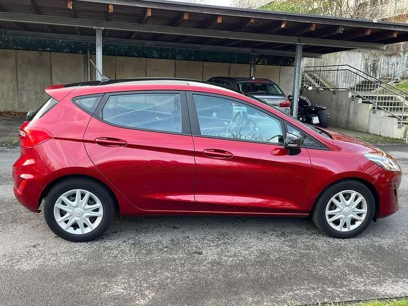 Gebraucht Ford Fiesta Cool & Connect 101 PS (74 kW) 2019 Rot Limousine