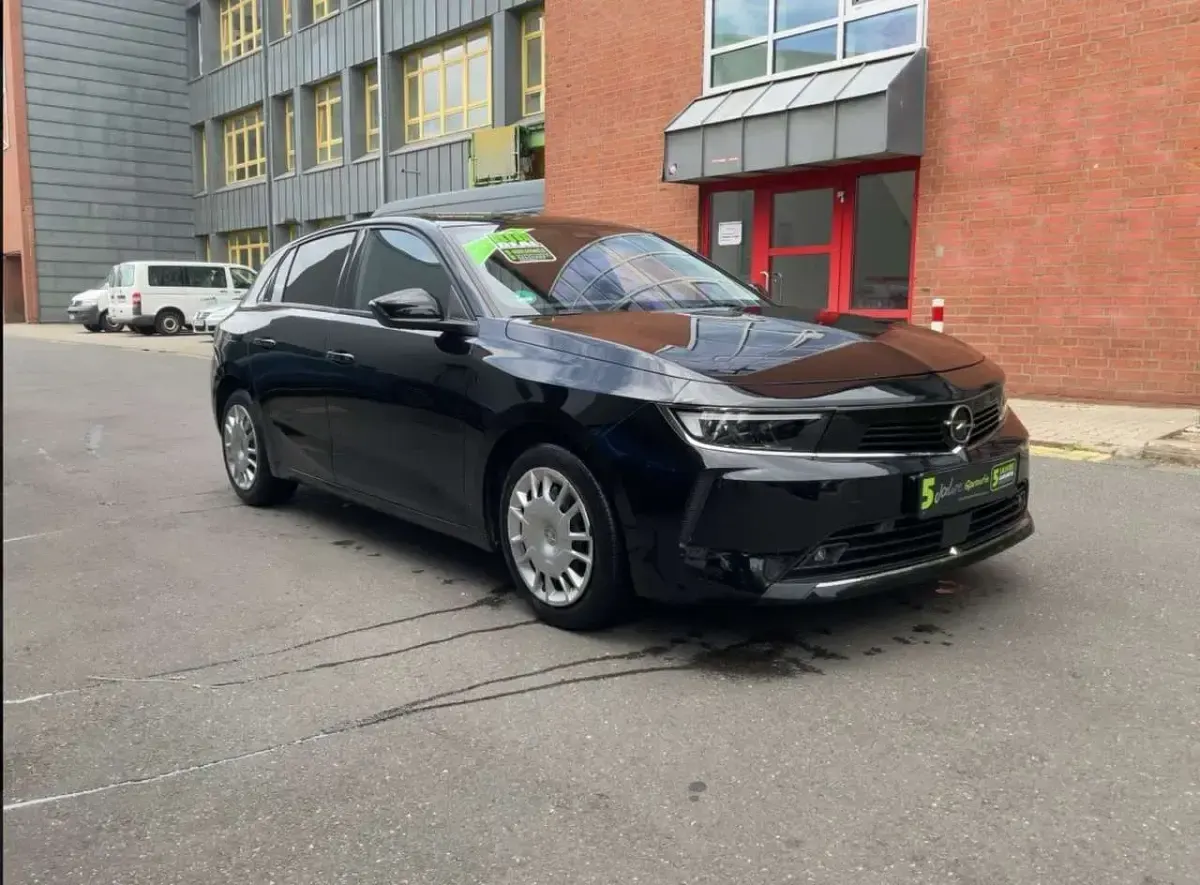 Gebraucht Opel Astra Edition 131 PS (96 kW) 2023 Diamant schwarz Kleinwagen