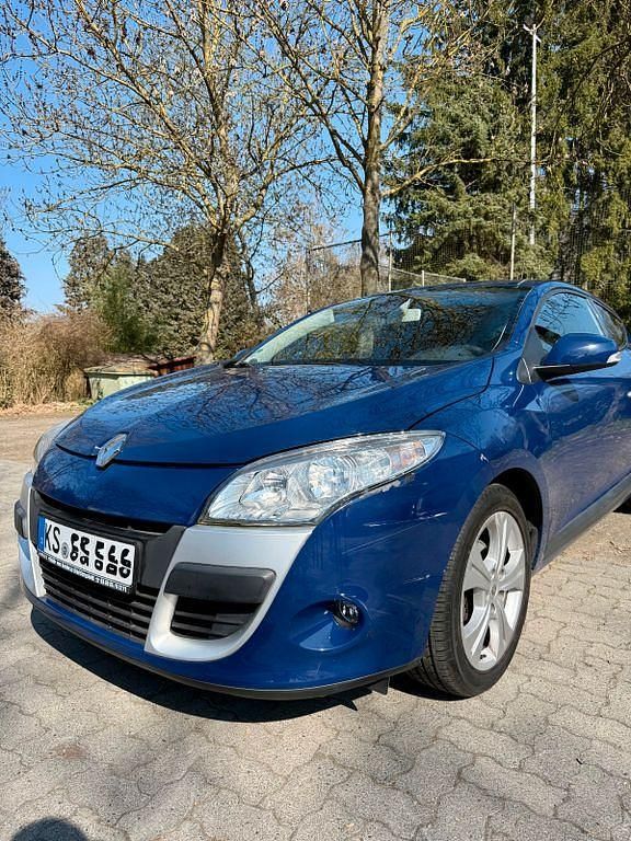 Gebraucht Renault Mégane III Dynamique 110 PS (80 kW) 2009 Blau Coupé