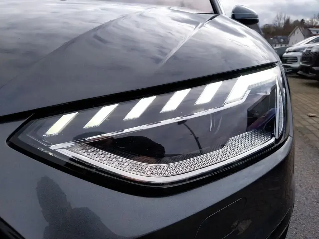 Używany Audi A4 S-Line 286 KM (210 kW) 2022 Szary Sedan/Limuzyna