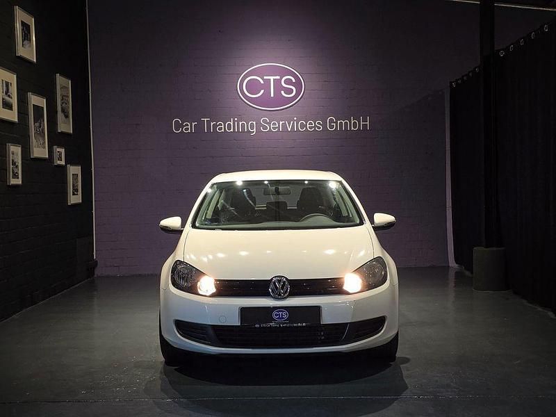 Weiß Gebraucht 2012 VW Golf VI Trendline Kleinwagen | 5.700 € (Fairer Preis) - Bild 1/4