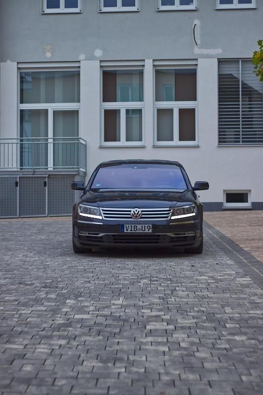 Grau Gebraucht 2013 VW Phaeton Limousine | 13.200 € - Bild 1/4