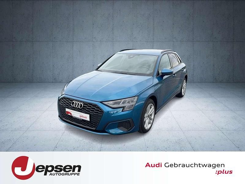 Atollblau metallic Gebraucht 2022 Audi A3 Sportback e-tron Sport Kleinwagen | 29.970 € (Teuer) - Bild 1/4