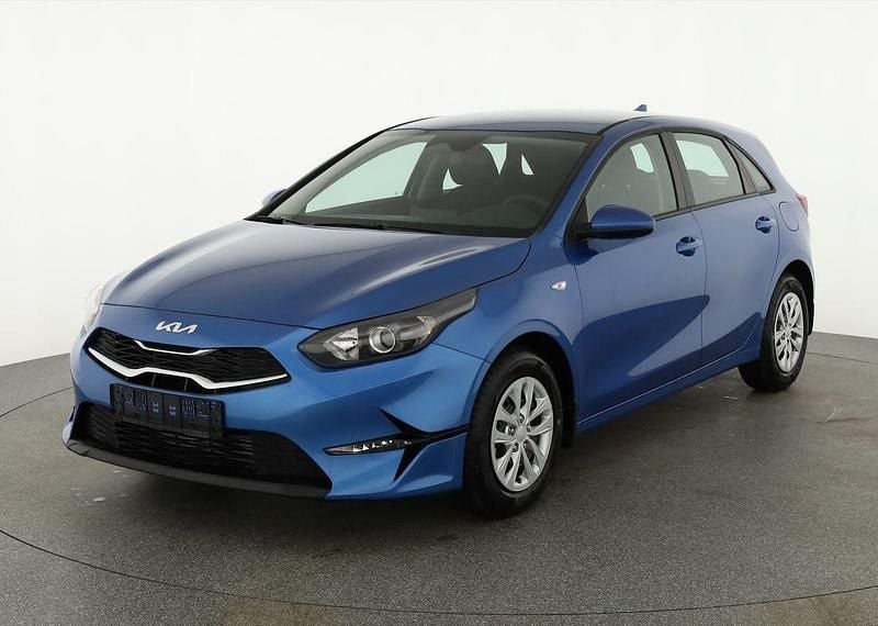 Blue flame metallic Neu 2025 Kia Ceed Limousine | 23.495 € (Guter Preis) - Bild 1/4