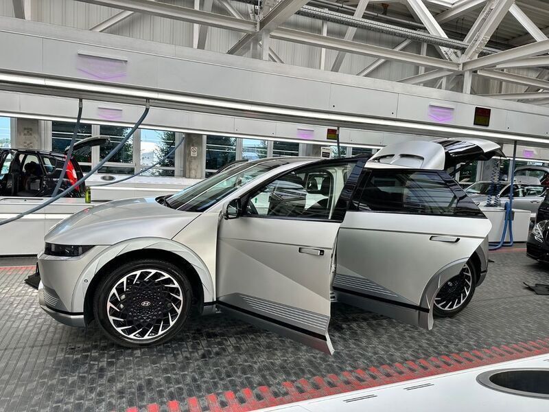 Silber Gebraucht 2022 Hyundai Ioniq 5 SUV | 34.800 € (Etwas zu teuer) - Bild 1/4