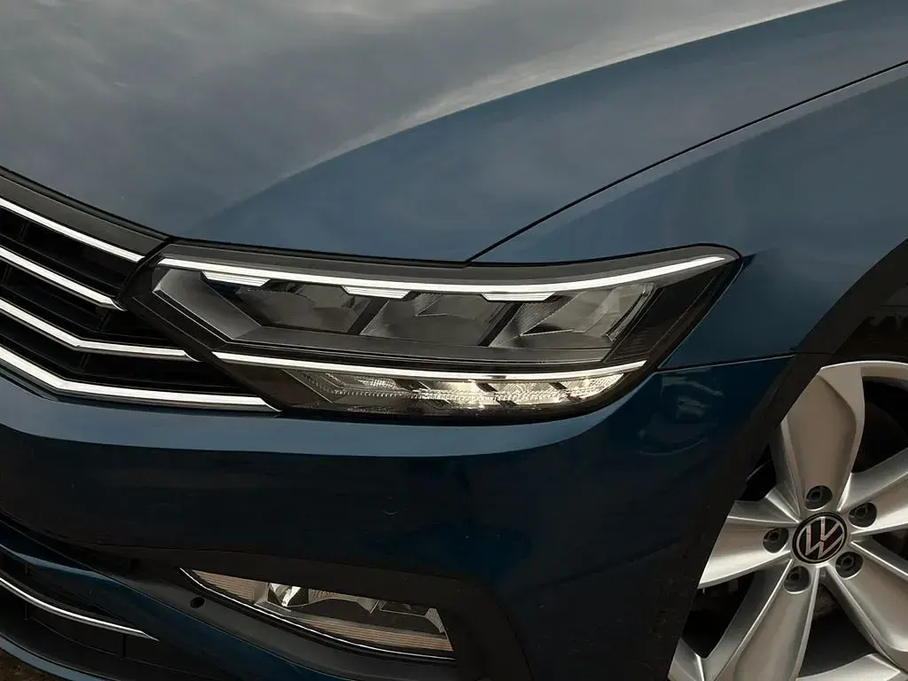 Gebraucht VW Passat 190 PS (139 kW) 2021 Blau Kombi