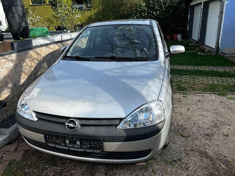 Grau Gebraucht 2001 Opel Corsa Limousine | 1.200 € (Guter Preis) - Bild 1/4