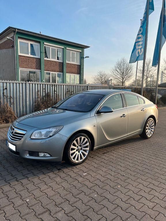 Grau Gebraucht 2010 Opel Insignia Sport Limousine | 5.850 € (Fairer Preis) - Bild 1/4