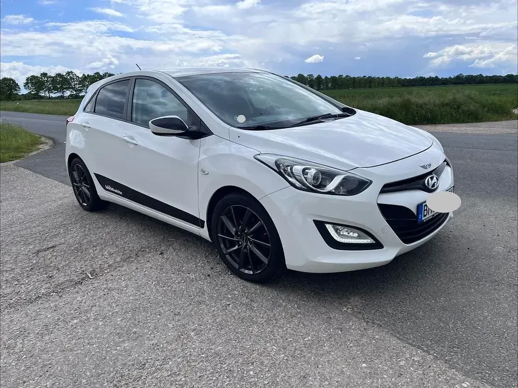 Gebraucht Hyundai i30 Classic 99 PS (72 kW) 2013 Weiß Limousine