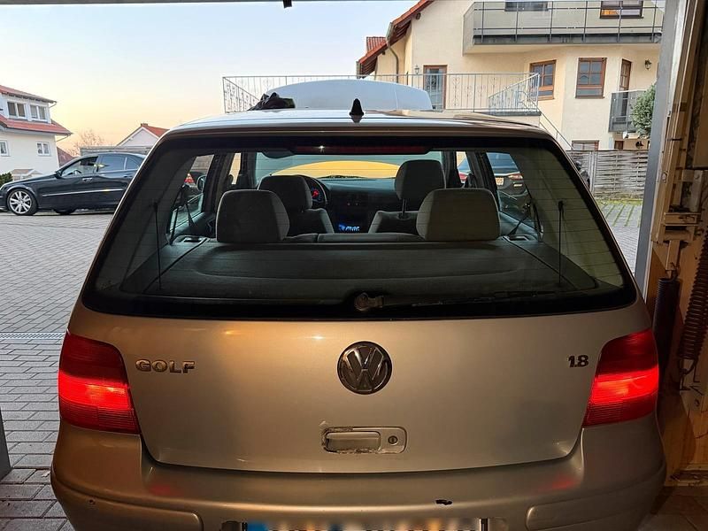 Gebraucht VW Golf IV 115 PS (84 kW) 1998 Silber Kleinwagen