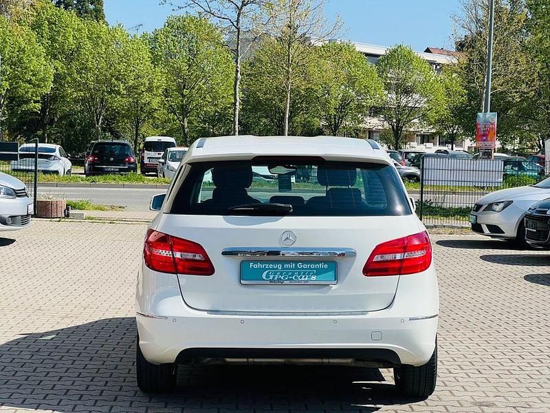 Gebraucht Mercedes B180 109 PS (80 kW) 2013 Calcitweiss/zirrusweiss Van / Kleinbus