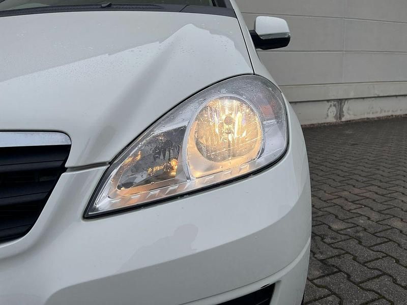 Gebraucht Mercedes A160 Classic 95 PS (69 kW) 2012 Calcitweiss  unilack Limousine