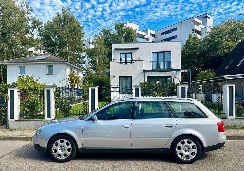 Silber Gebraucht 2002 Audi A6 Comfort Kombi | 3.200 € - Bild 1/4