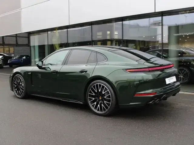 Gebraucht Porsche Panamera 500 PS (367 kW) 2025 Oakgrünmetallic neo (metallic) Kleinwagen