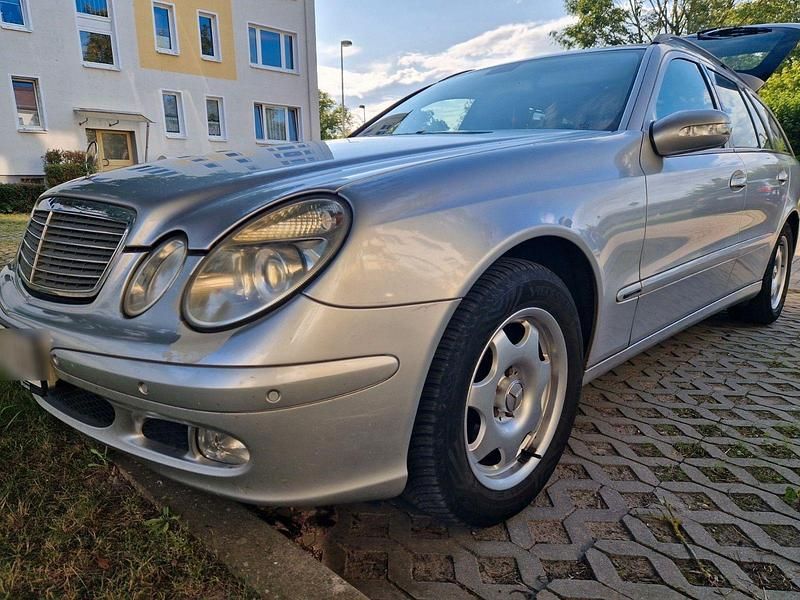 Gebraucht Mercedes E270 Classic 177 PS (130 kW) 2003 Silber Kombi