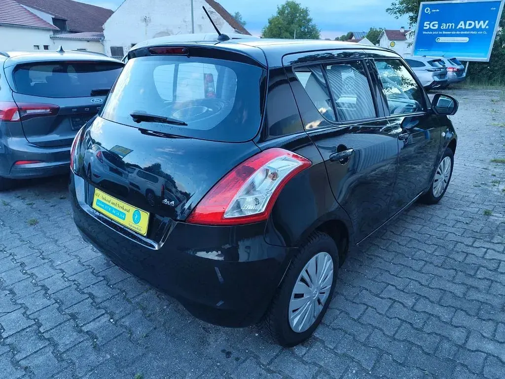Gebraucht Suzuki Swift Club 94 PS (69 kW) 2015 Schwarz Kleinwagen