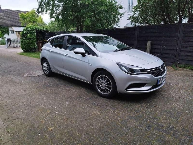 Silber Gebraucht 2016 Opel Astra Business Limousine | 7.000 € (Guter Preis) - Bild 1/1
