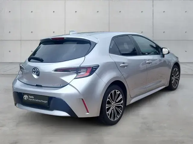 Gebraucht Toyota Corolla Hybrid Team 122 PS (89 kW) 2022 Silber Limousine