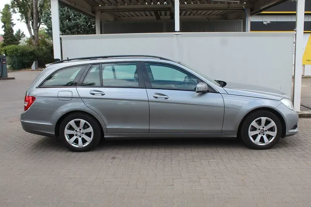 Gebraucht Mercedes C200 136 PS (100 kW) 2012 Grau Limousine