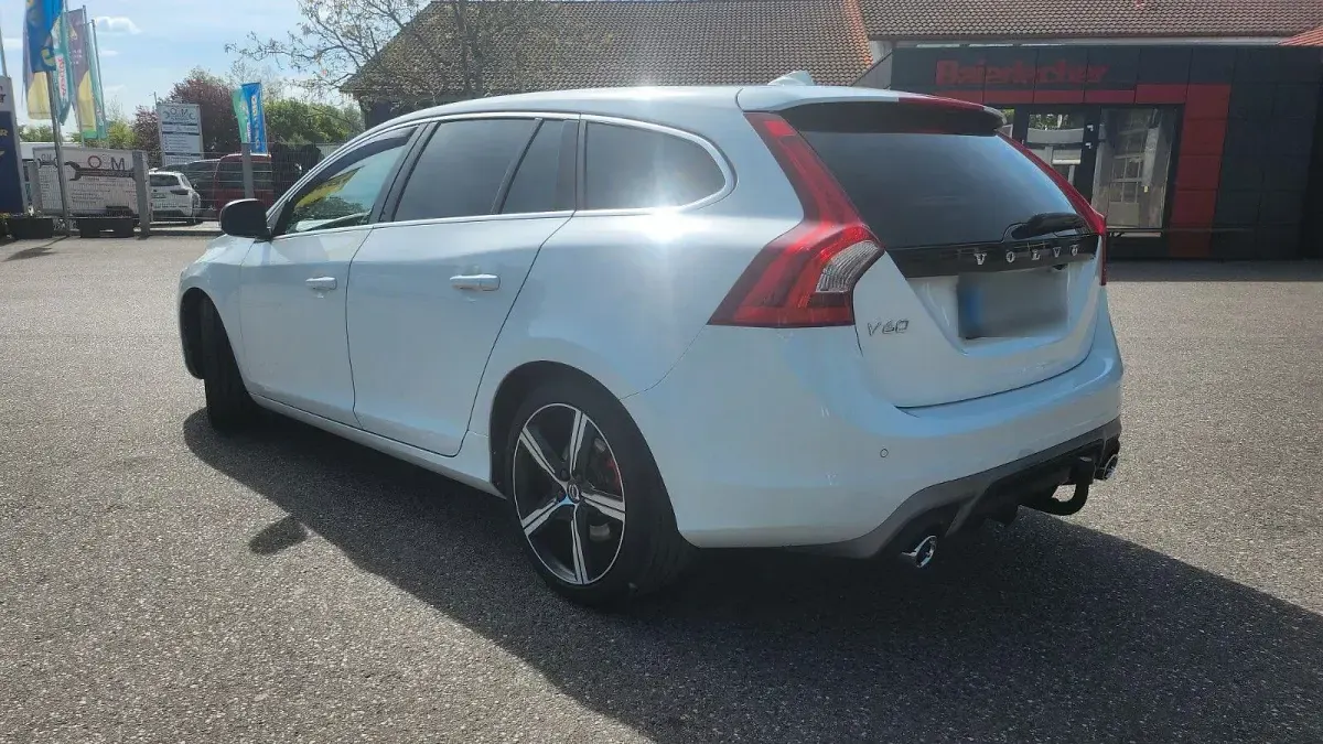 Gebraucht Volvo V60 R-Design 150 PS (110 kW) 2016 Weiß Kombi