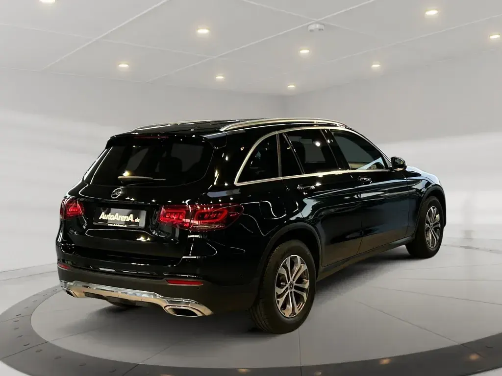 Gebraucht Mercedes GLC220 194 PS (142 kW) 2022 Unilack schwarz SUV