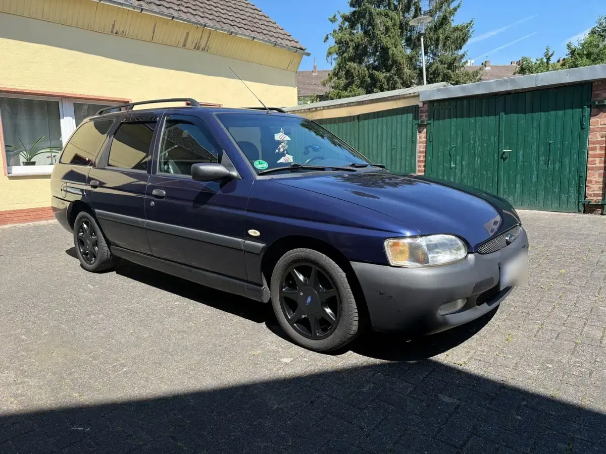 Gebraucht Ford Escort 90 PS (66 kW) 1996 Blau Kombi