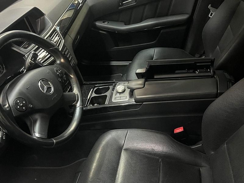 Schwarz Gebraucht 2012 Mercedes E350 Avantgarde Kombi | 9.990 € (Guter Preis) - Bild 1/4