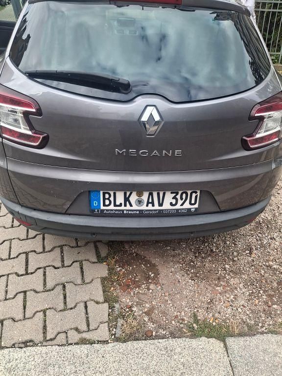 Grau Gebraucht 2013 Renault Mégane III Bose Edition Limousine | 5.500 € (Guter Preis) - Bild 1/4