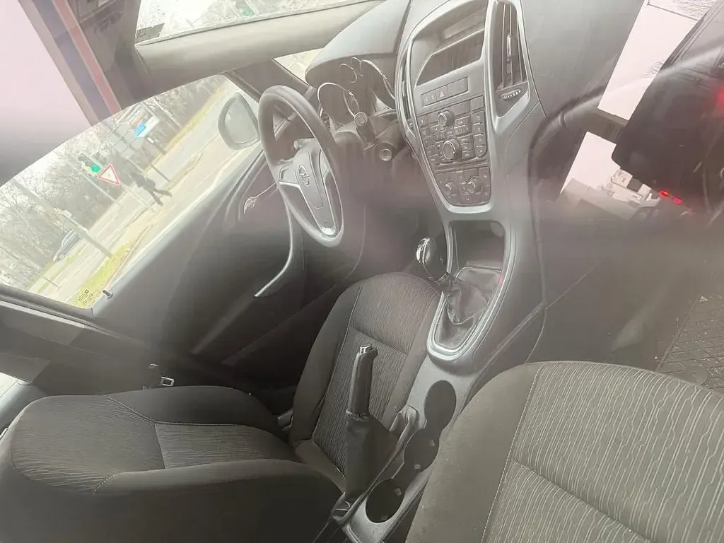 Second-hand Opel Astra Selection 87 CP (63 kW) 2013 Alb Berlinǎ