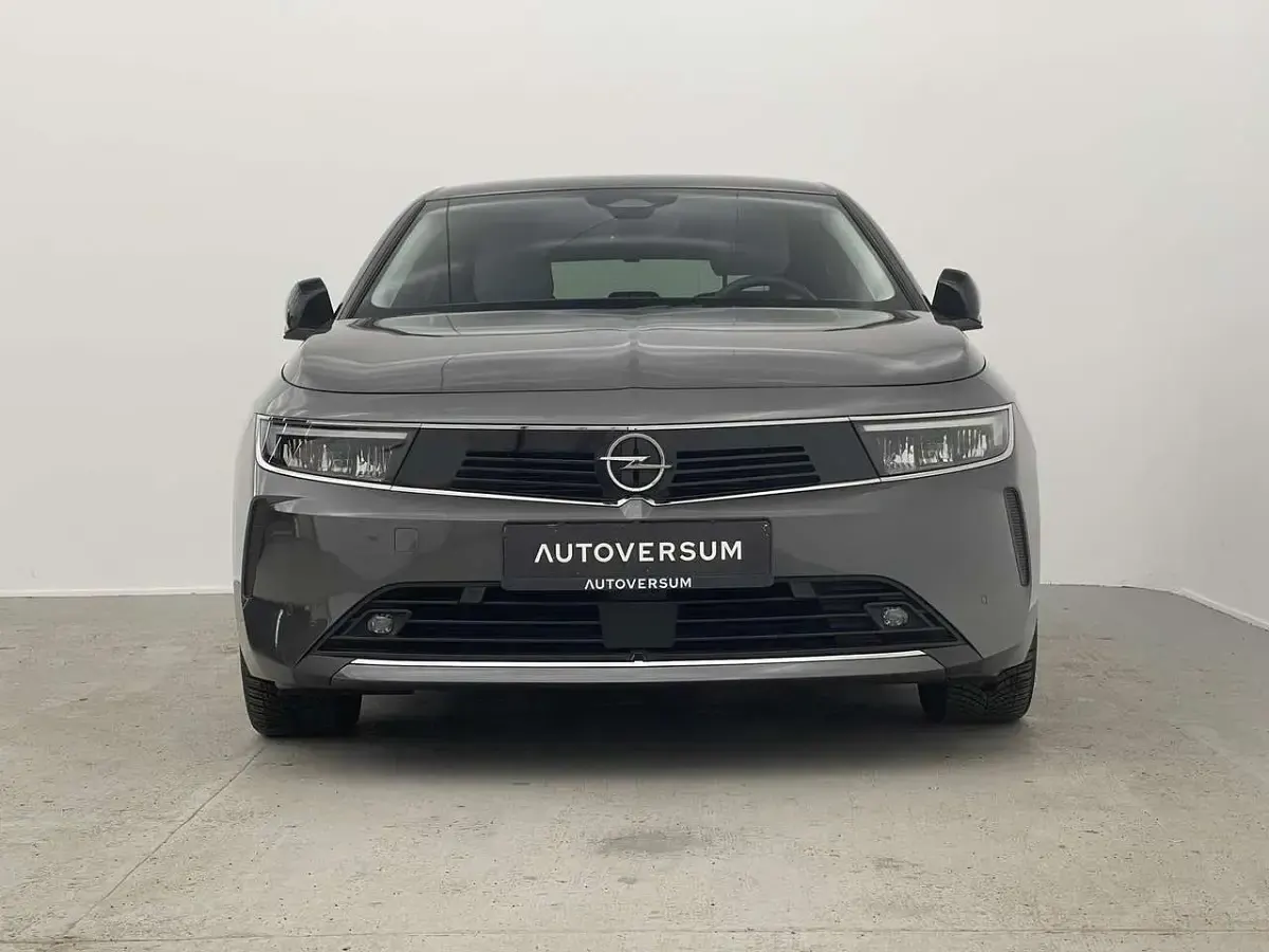 Usado Opel Astra Elegance 181 HP (133 kW) 2023 Cinzento Sedan