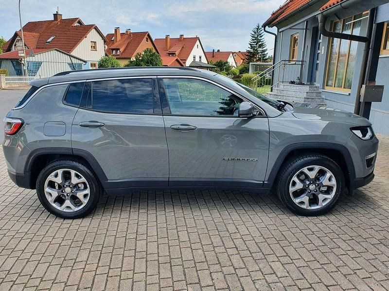 Gebraucht Jeep Compass Limited 140 PS (102 kW) 2020 Grau SUV