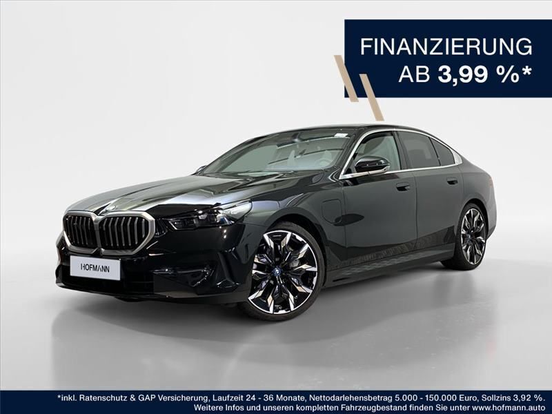 Saphirschwarz metallic Gebraucht 2024 BMW 550e Comfort Edition Limousine | 76.890 € (Guter Preis) - Bild 1/2