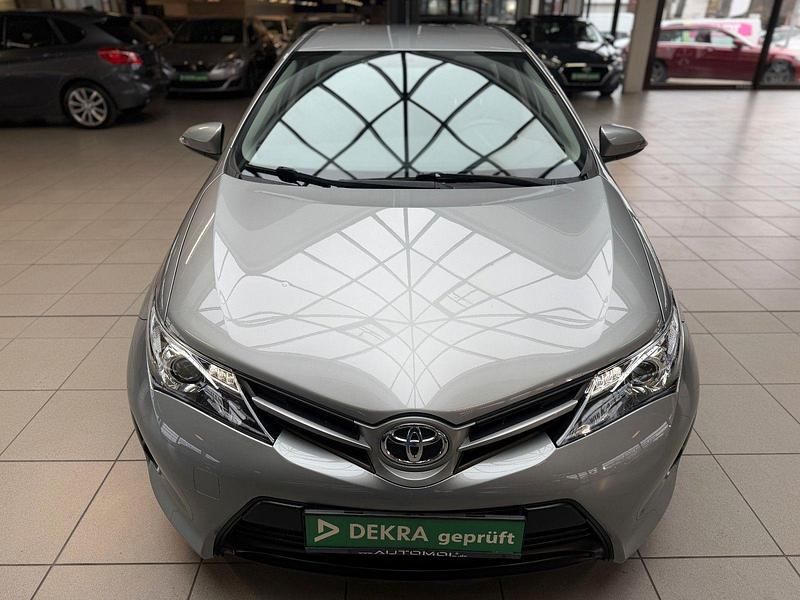 Gebraucht Toyota Auris Cool 99 PS (72 kW) 2015 Grau Kleinwagen