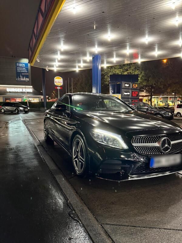 Schwarz Gebraucht 2018 Mercedes C200 AMG Coupé | 29.990 € (Fairer Preis) - Bild 1/4